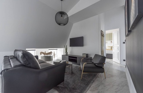 Faubourg-du-Roule Apartment | Seaham, 4 stars, View on Eiffel Tower and Sacré-Coeur