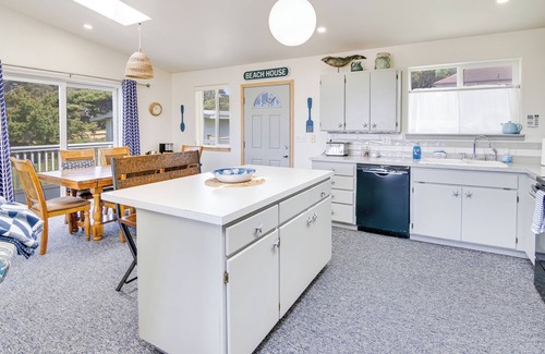 Yachats House | Seahawk Nest - Ocean View Home with Wheelchair Accessibility