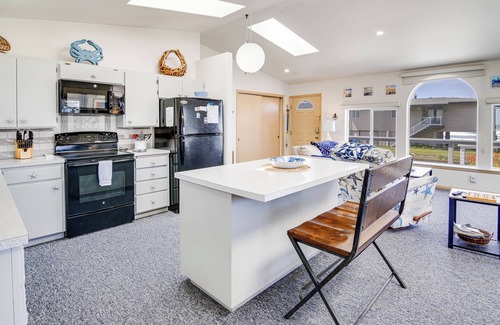 Yachats House | Seahawk Nest - Ocean View Home with Wheelchair Accessibility