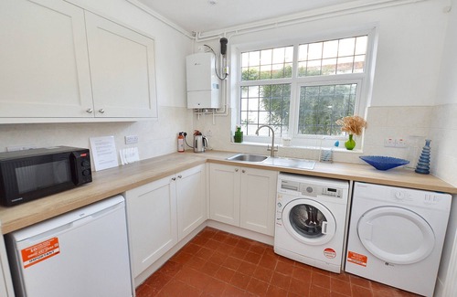 Sheringham Cottage | Sealink, St Nicholas Place - a grand house, close to the beach with parking