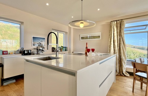 Seaford Cottage | Seaphare Beach House by inspirestays-com - a cottage that sleeps 8 guests in 4 bedrooms