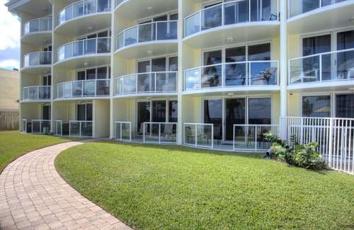 Deerfield Beach Condo | Seas the Day! 1 Bedroom/2 Bathroom Beach Condo w/Pool & Tranquil Ocean Views