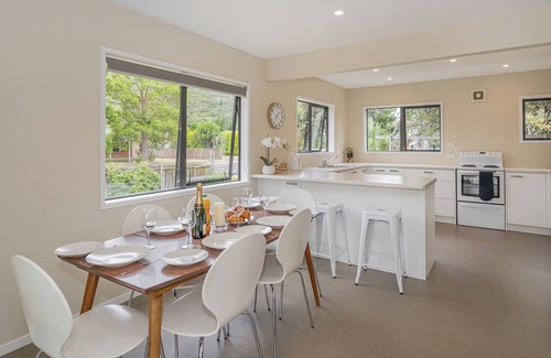 Matarangi House | Seas the Day - Matarangi Holiday Home