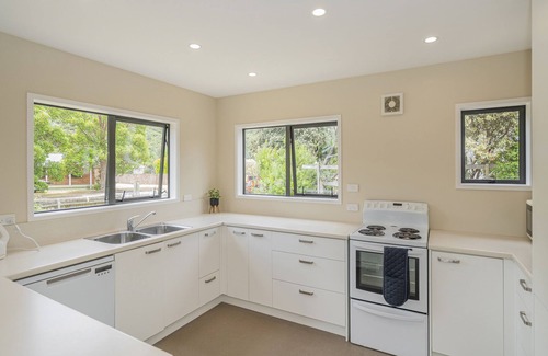 Matarangi House | Seas the Day - Matarangi Holiday Home