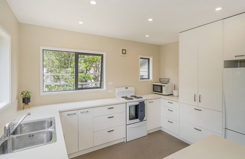 Matarangi House | Seas the Day - Matarangi Holiday Home