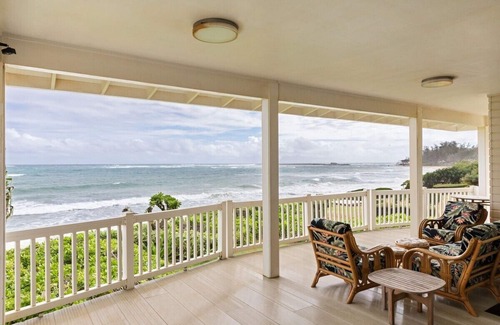Laie House | Seascape Serenity Cottage - Beachfront, Large Yard