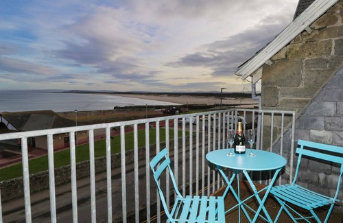 Lossiemouth Cottage | SEASCAPE, with open fire in Lossiemouth