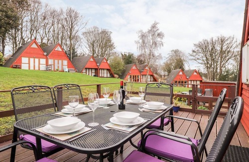Martin Cottage | SEASHELL COTTAGE LODGE 97, family friendly, with pool in Kingsdown