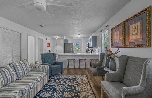 Surfside Beach Apartment | "Seashell Hideaway" - 7mi to the Ocean Waves