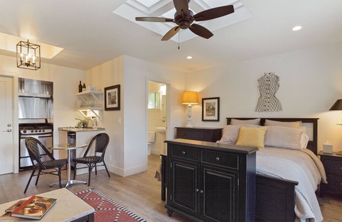 Del Mar Heights Apartment | Seashore Studio - close to restaurants and store, 8 minute walk to Del Mar beaches