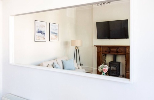 Westcliff-on-Sea House | Seaside 5 Bedroom house + Parking + Garden