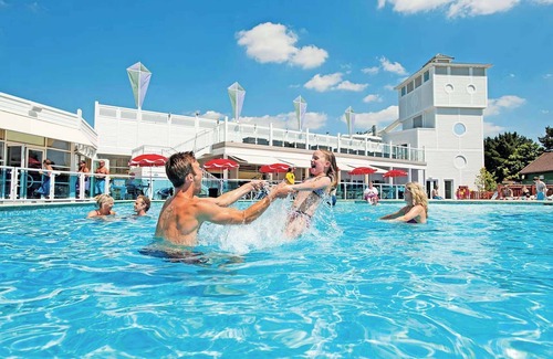 Hamworthy Ski Chalet | Seaside 8-Person Caravan at Rockley Park