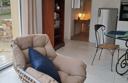 Saint-Michel-en-Greve Apartment | Seaside apartment, 3 minutes from the beach and shops.