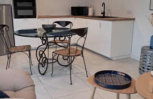 Saint-Michel-en-Greve Apartment | Seaside apartment, 3 minutes from the beach and shops.