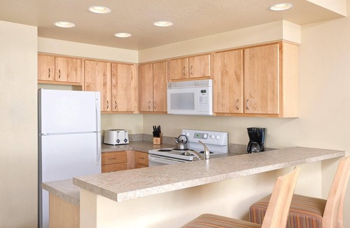 Seaside Resort | Seaside Beachfront Resort! 3 Bedroom. (Add Nights 5, 6 &7 only $50 each)
