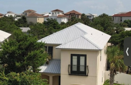 Frangista Beach House | Seaside Bliss: 4B/4B, Patio, BBQ, Pool, Near Beach