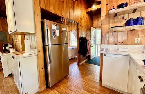 Harpswell Center Cottage | Seaside Cabin Retreat – Breathtaking Views & Ocean Access