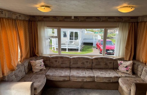 Leysdown-on-Sea Cabin | Seaside Charm Carvan in Leys Down on sea