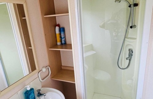 Leysdown-on-Sea Cabin | Seaside Charm Carvan in Leys Down on sea