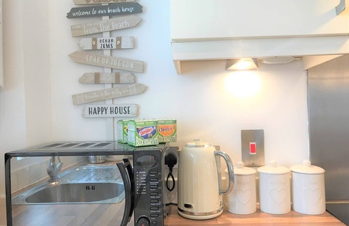 Worthing Cottage | Seaside Cottage with Parking in Central Worthing