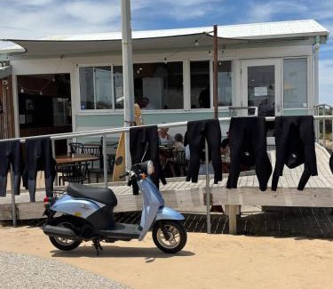 Goolwa House | Seaside Daisy 3 Bedrooms 6 Beds