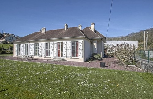 Sainte-Honorine-des-Pertes House | Seaside Escape for Families