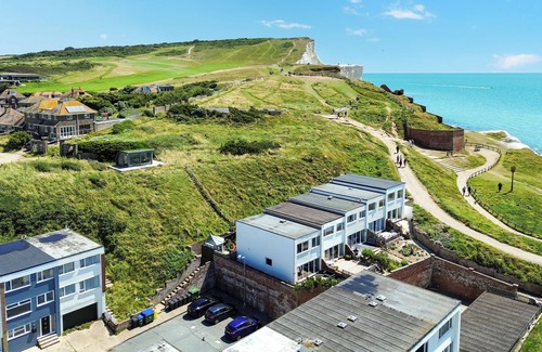 Seaford Apartment | Seaside Escape: Warm & Cosy Winter Getaway by the Sea