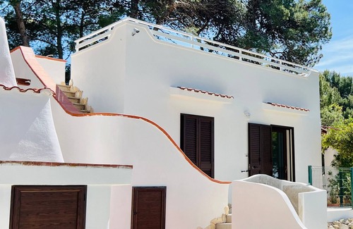 Taranto Villa | Seaside Escape with Stunning Views – Steps from Taranto’s Best Beaches!