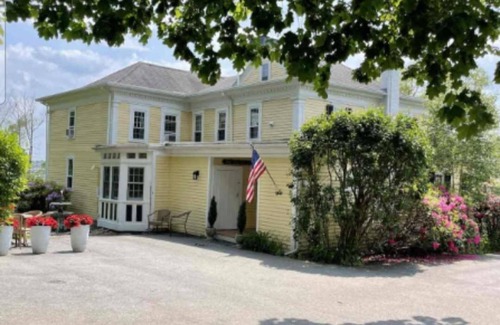 Cape Neddick House | Seaside Grandeur: 5-Bedroom Oceanview Cottage with Timeless Charm