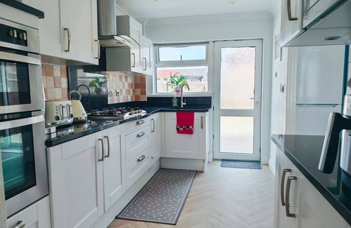 Port Talbot House | Seaside holiday home with large garden & short walk to beach