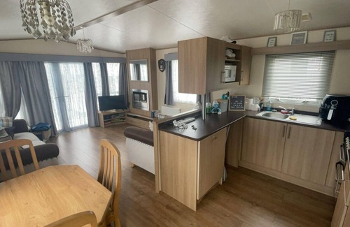 Leysdown-on-Sea Cabin | Seaside holiday caravan on park holidays harts