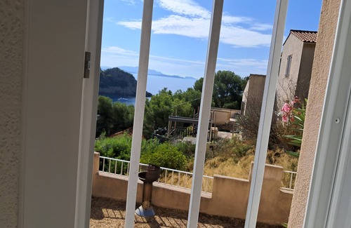 Ensues-la-Redonne House | Seaside house with pebble beach and small harbour 2 minutes away