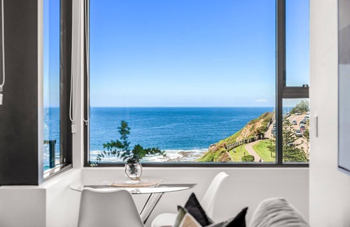 Newcastle Apartment | Seaside Luxe - Elevated Ocean Views - Walk to CBD