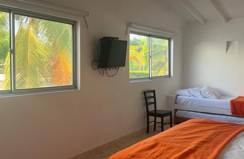 Tolu House | Seaside Paradise: 5-Bedroom Beach House with Pool