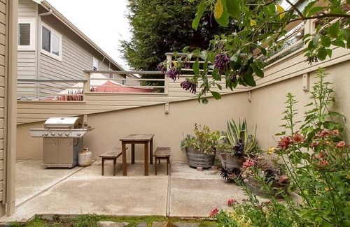 Marine Terrace House | Seaside Serenity ~ 3 KING, 2 Queen, Walk 2 Blocks 2 Ocean & Tide Pools!