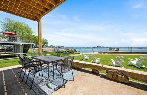 Branford House | Seaside Serenity: 4BR Waterfront Gem in Branford – 5-Star Rated!