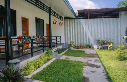 Hinoba-an Apartment | Seaside Serenity: A Cozy Retreat near the Sulu Sea