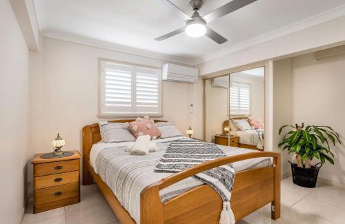 Wynnum House | Seaside Serenity at Plumeria Place