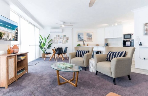 Main Beach Apartment | Seaside Serenity Ocean Views & Pool