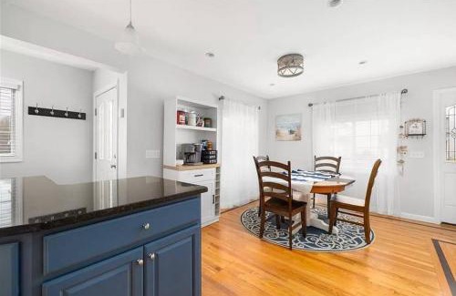 Warwick House | Seaside Serenity - Ocean view bliss near beach