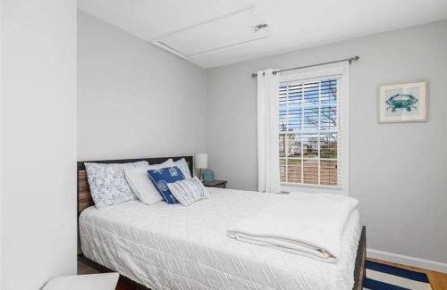 Warwick House | Seaside Serenity - Ocean view bliss near beach