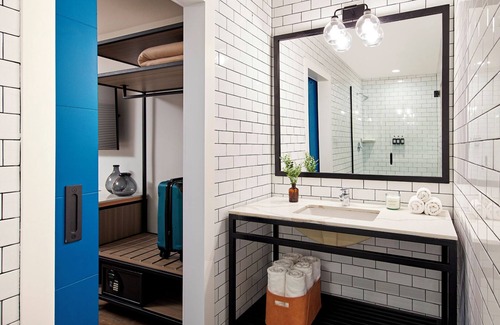 Pacific Beach Hotel | Seaside Stay in Modern Room with Picturesque Partial Ocean Views