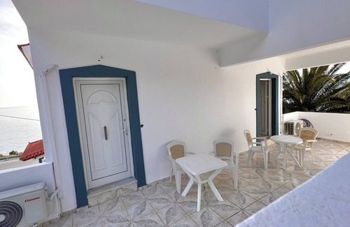 Avlakia Apartment | Seaside studio with a view