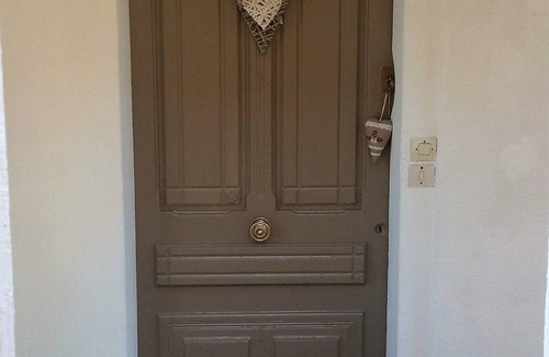 Bandol Apartment | Seaside Villa Apartment with Large Terrace 2 mins from Renecros Beach