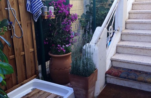 Bandol Apartment | Seaside Villa Apartment with Large Terrace 2 mins from Renecros Beach