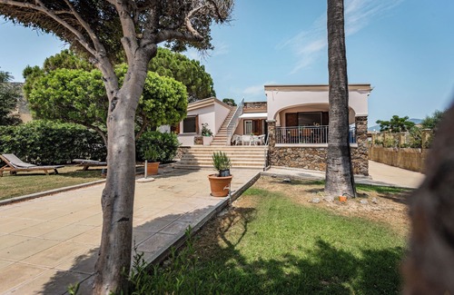 Solanas House | Seaside villa on the beautiful Solanas beach