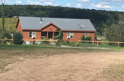 Saylorsburg Apartment | SEASONAL RENTAL.Cozy 3/2 Cabin w/Hot TubnClose to Blue Mountain and Camelback