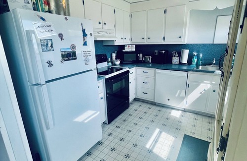 Old Saybrook House | SeaStar Beach HousenCLOSE WALK TO OCEAN Private Beach Access