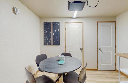 Atlantic House | Seattle Adventure & Stadium Getaway - Lower Level