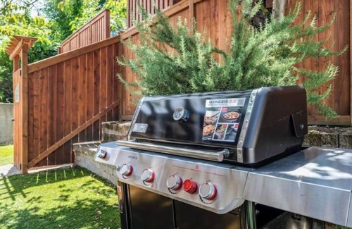 Southeast Magnolia House | Seattle/Gorgeous 4 BR Home/Free Parkingn